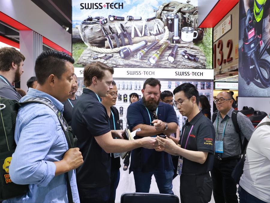 17254176215105238FB7.jpg AWP_1554-1.jpg